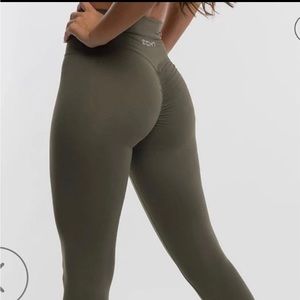 ECHT Scrunch Butt Leggings